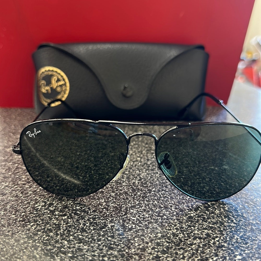 Rayban Large Black Metal Aviators